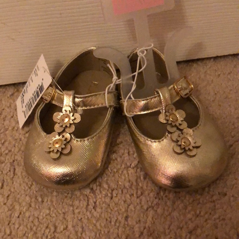 Gold baby shoes size 3-6 months